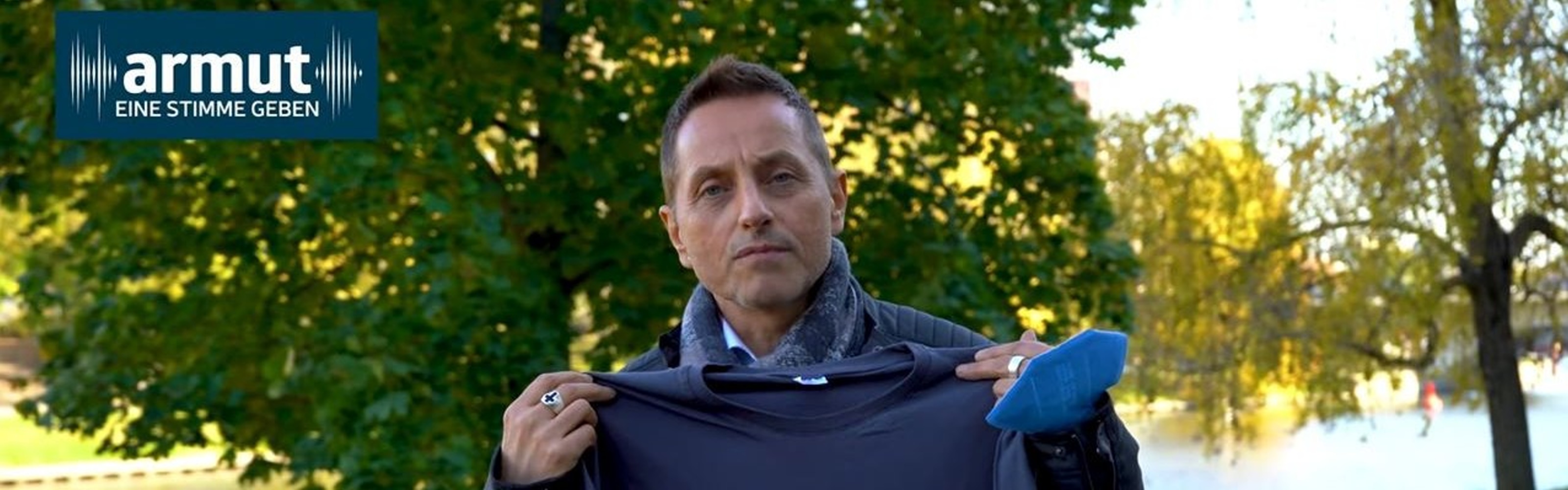 Thomas de Vachroi mit seinem Aktions-T-Shirt