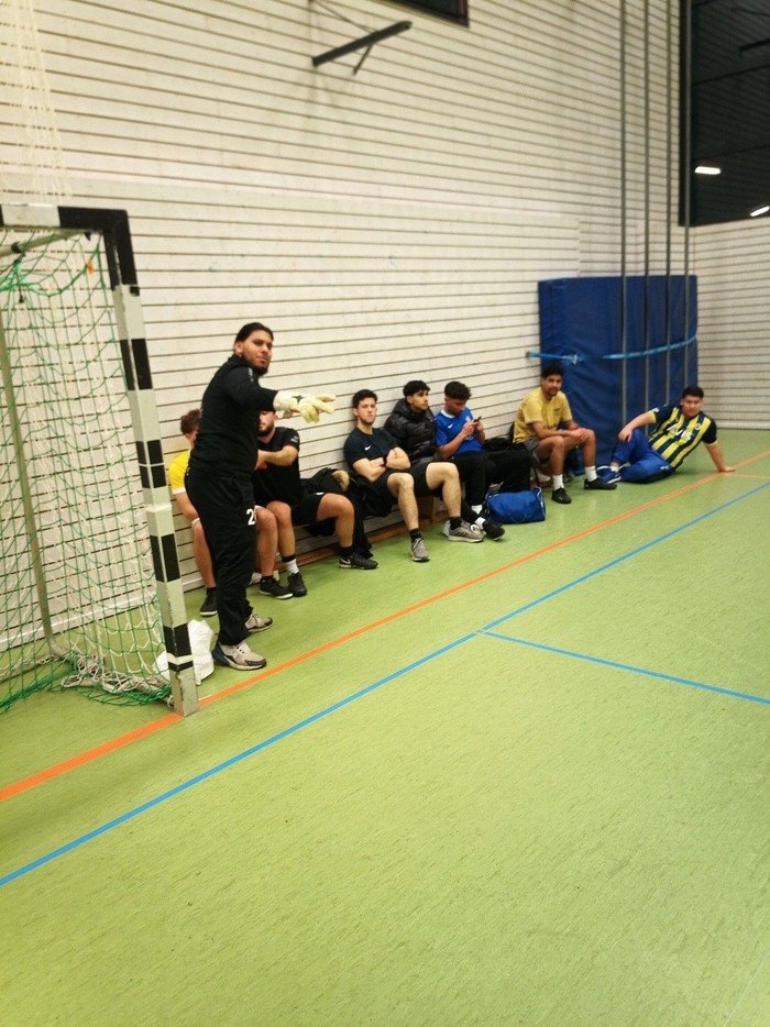 Sportgruppe in Turnhalle