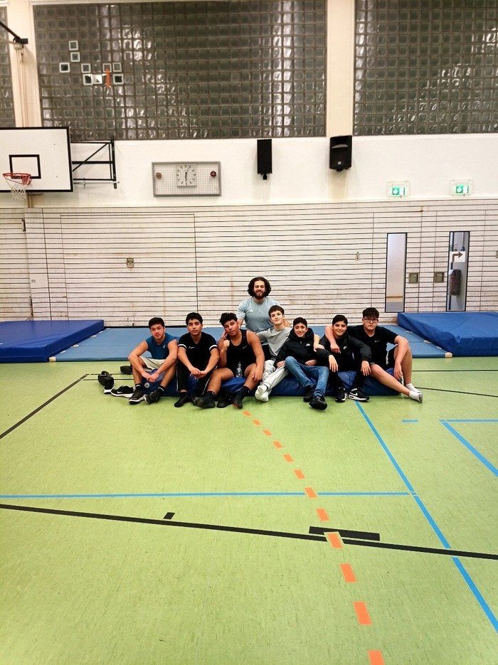 Sportgruppe in Turnhalle