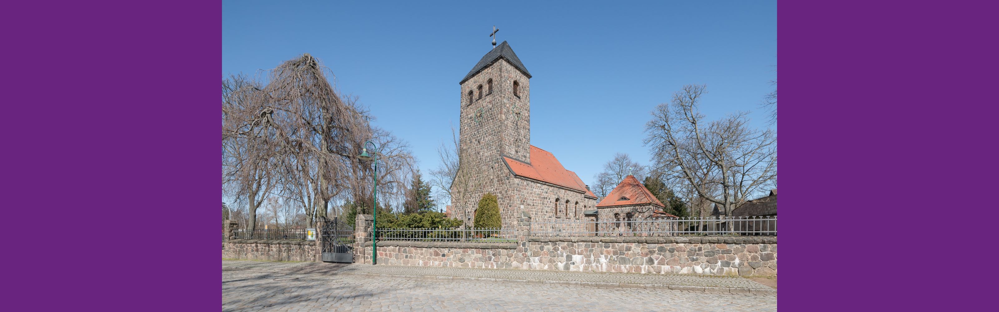 Dorfkirche Schönefeld von außen